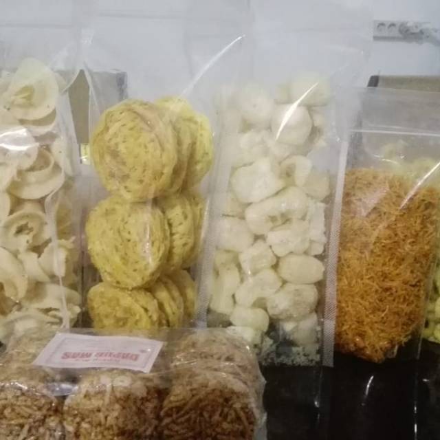 

Paket Makanan Khas Minangkabau Rp. 100.000 7 pcs