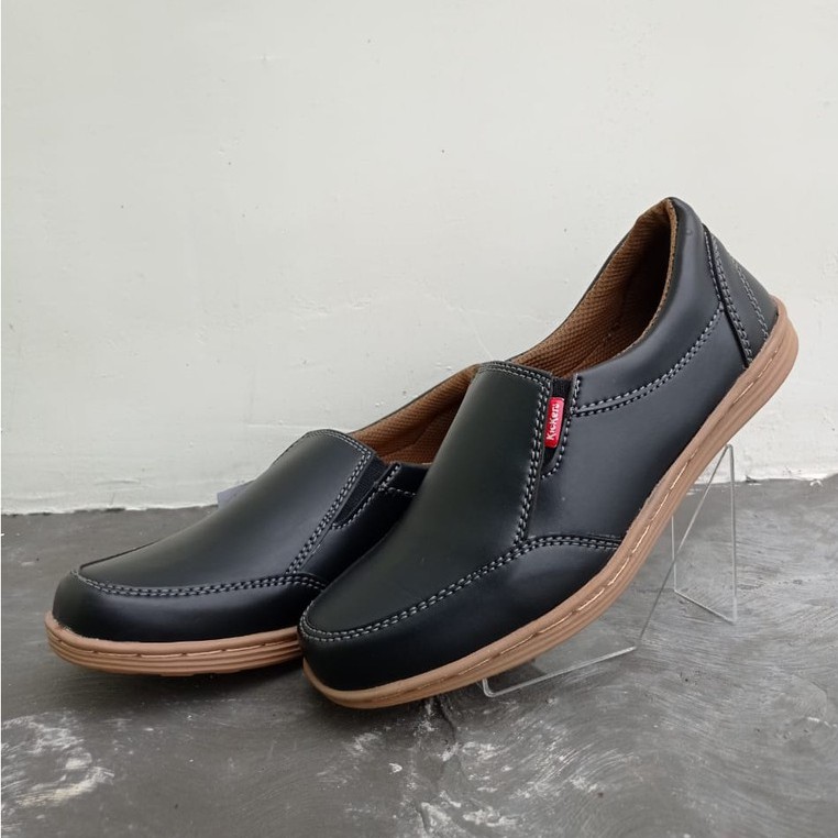 SEPATU SLIP ON PRIA CASUAL