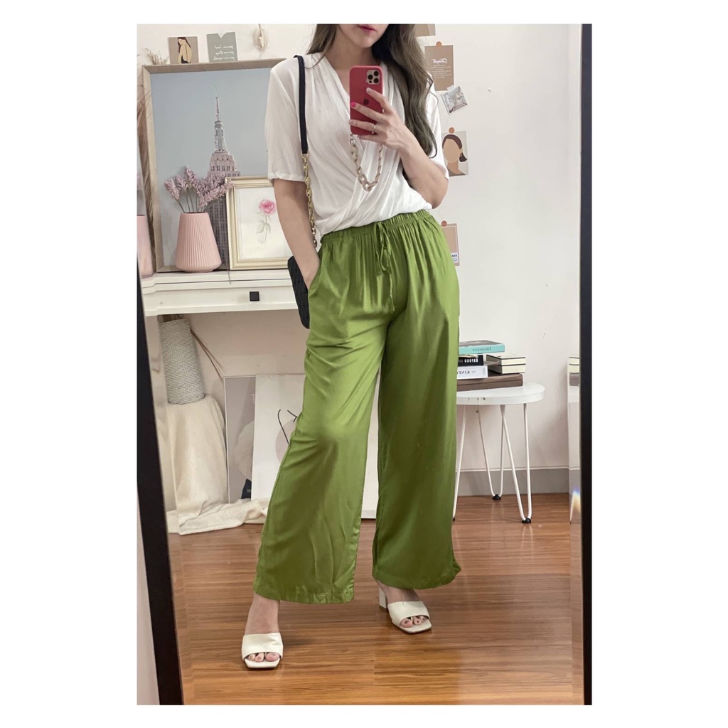 Uniqlo Relaco Long Wide Leg Pants