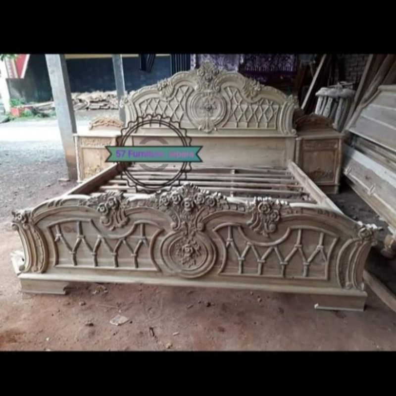 Dipan kelasik antik kayu jati tempat tidur ukir jepara mentahan