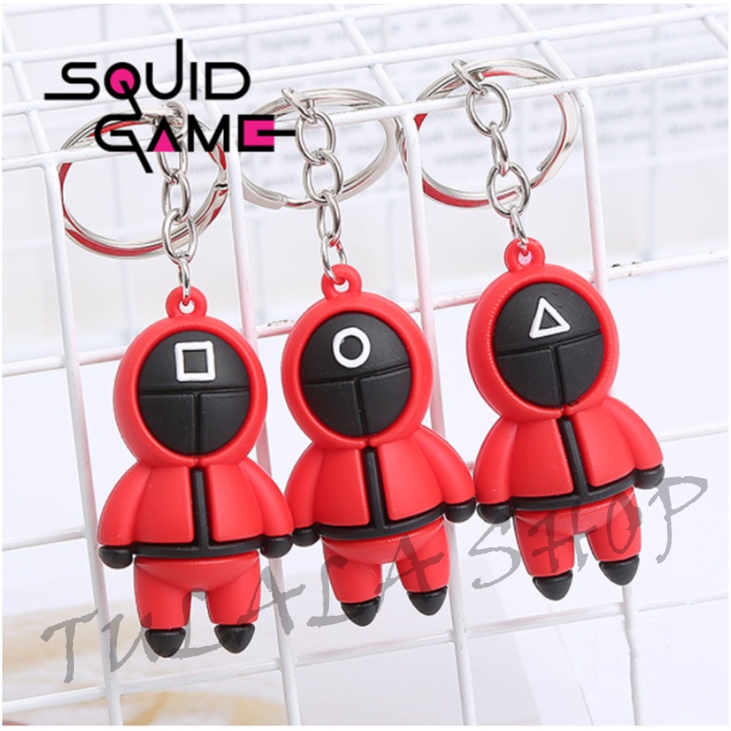 [TULALA SHOP]GANTUNGAN KUNCI KARTU SQUID GAME BAJU MERAH SOUVENIR KADO HADIAH ULANG TAHUN/BONEKA SQUID GAME/