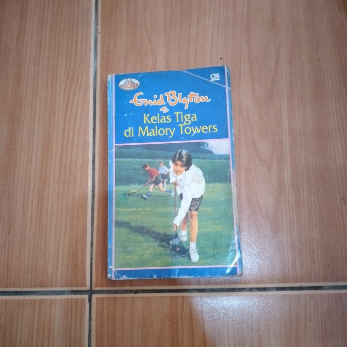 Original Kelas tiga di Malory Towers- enid blyton
