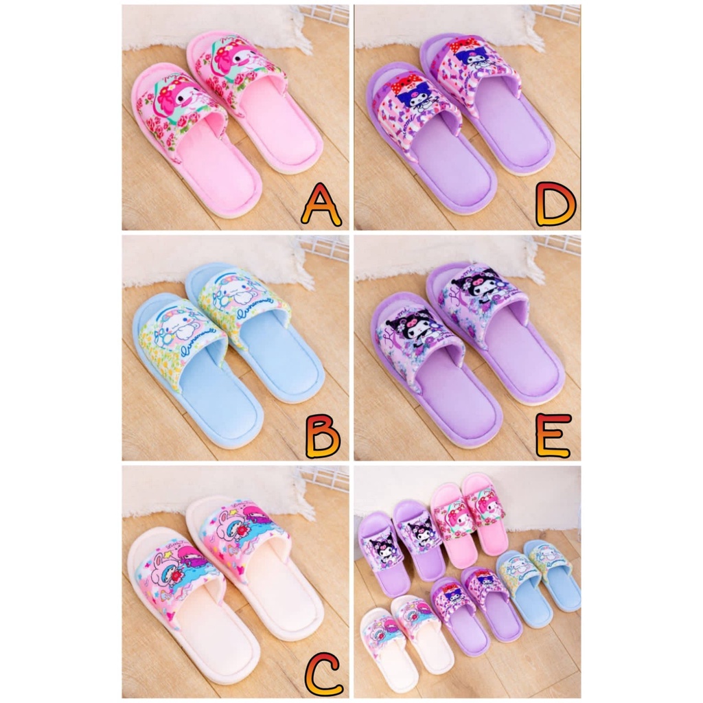 SENDAL RUMAH MOTIF BUNGA MELODY KUROMI  (24 CM)