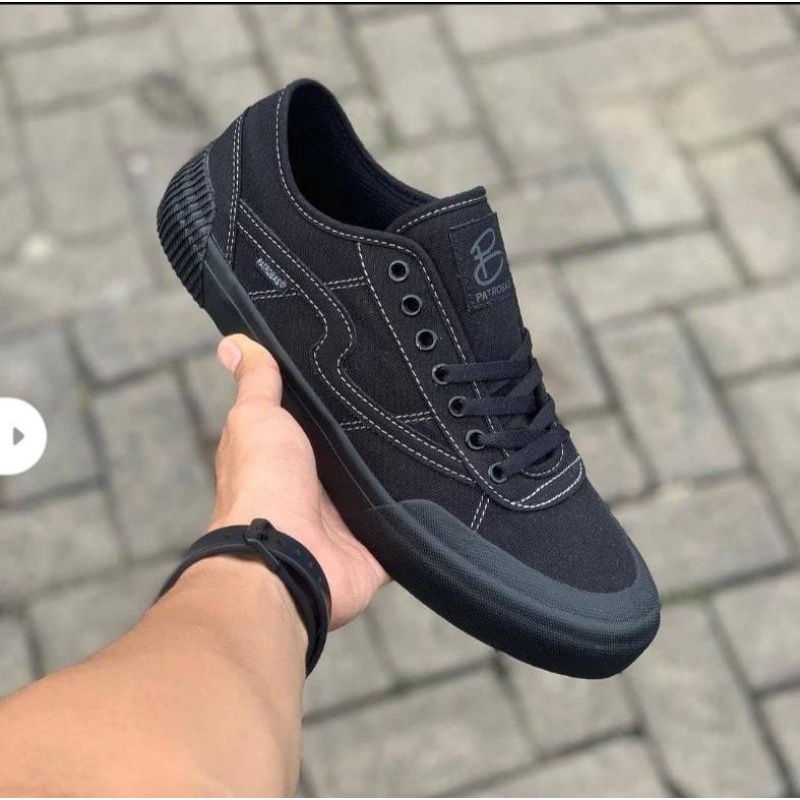 PATROBAS EQUIP LOW ALL BLACK / FULL BLACK