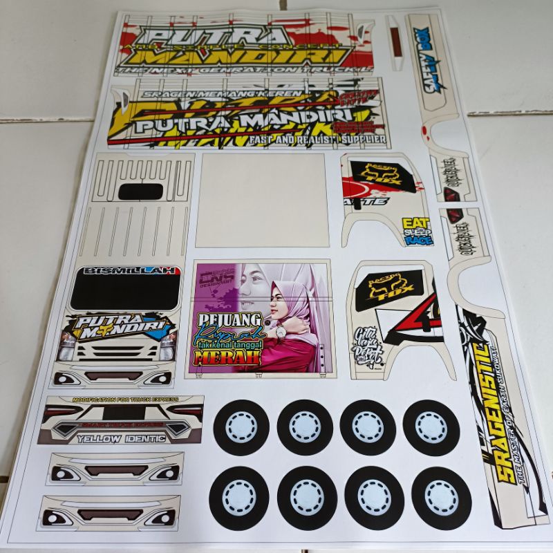 

stiker papercrapt miniatur truk oleng 30 cm