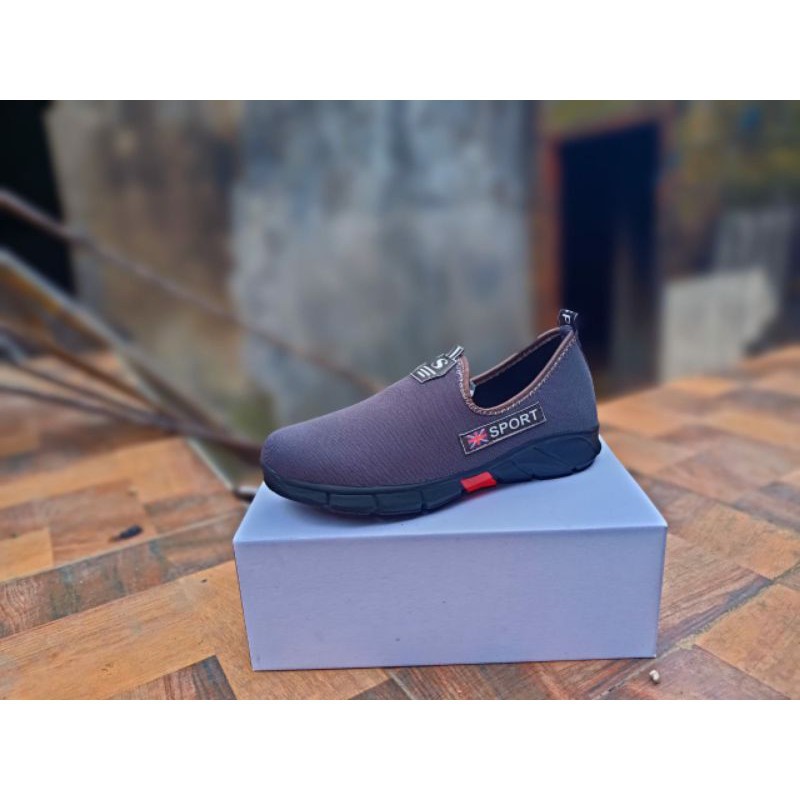 SEPATU CASUAL SLIP'ON PRIA TANPA TALI-ABU
