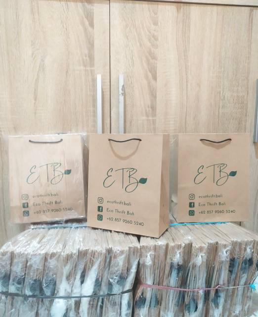 

Paperbag 18*8*22 dan 18x12x22 sablon satu sisi / 2sisi