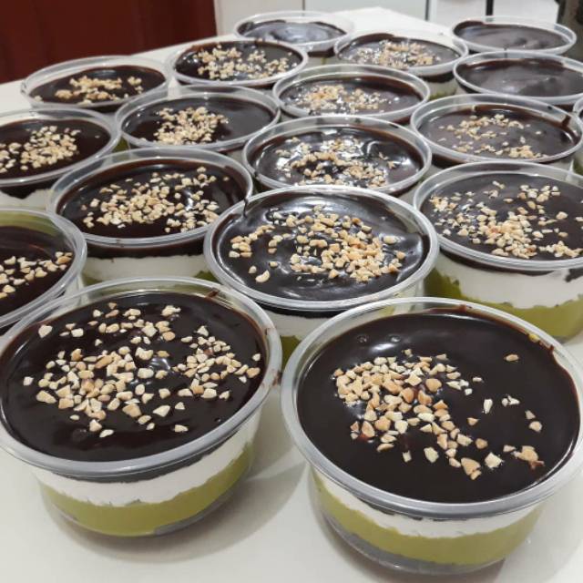 

Brownies alpukat dessert cup 300 ml.