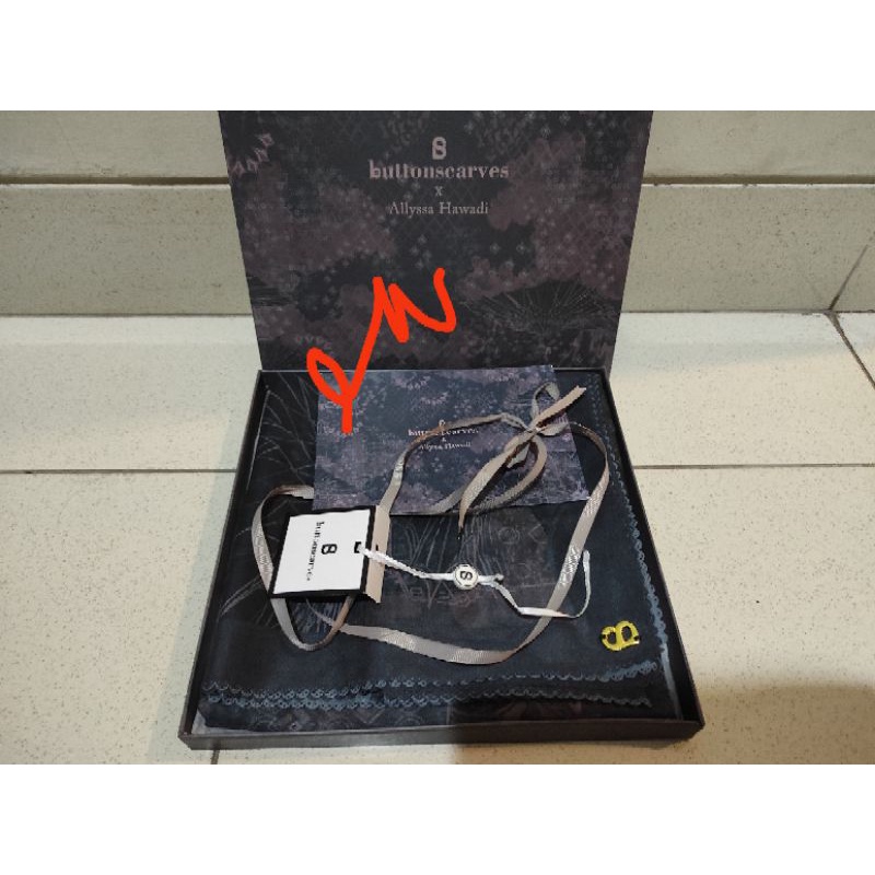 Preloved Buttonscarves Madina NAVY and LA Reborn Peony Voal VVGC