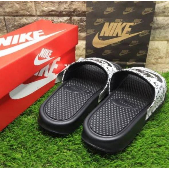 nike benassi shower