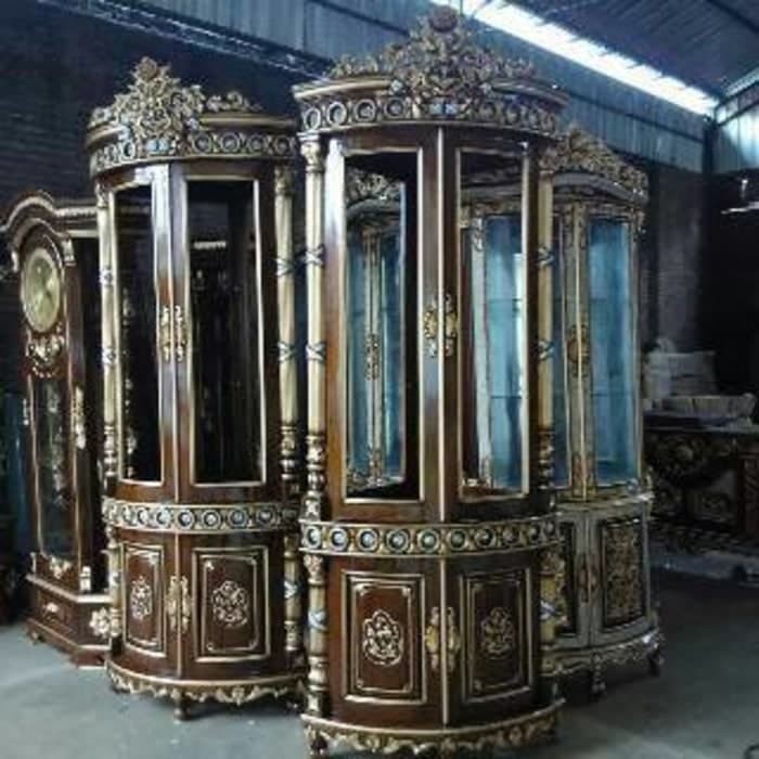 Lemari Hias Kaca - Sudut