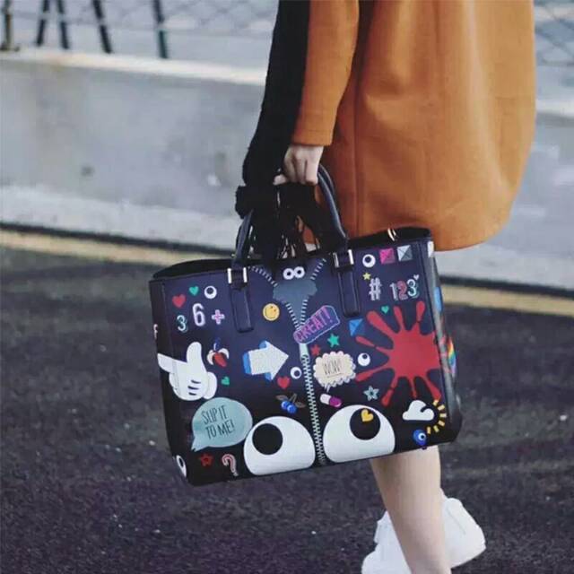 Tas Wanita Totebag Fashion Set Hitam Dan Putih motif Print Karakter