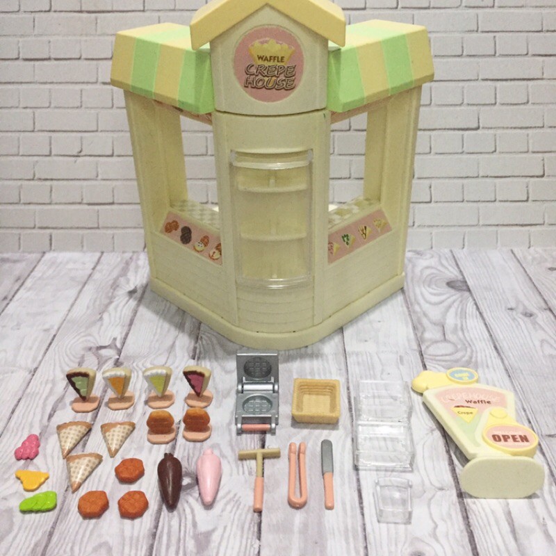 Preloved Sylvanian Families - Crepe house
