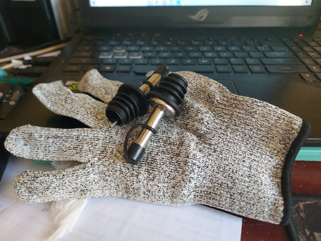 Pourer Stainless Wine Stopper With Lid Tutup Botol Sirup Minyak Bottle