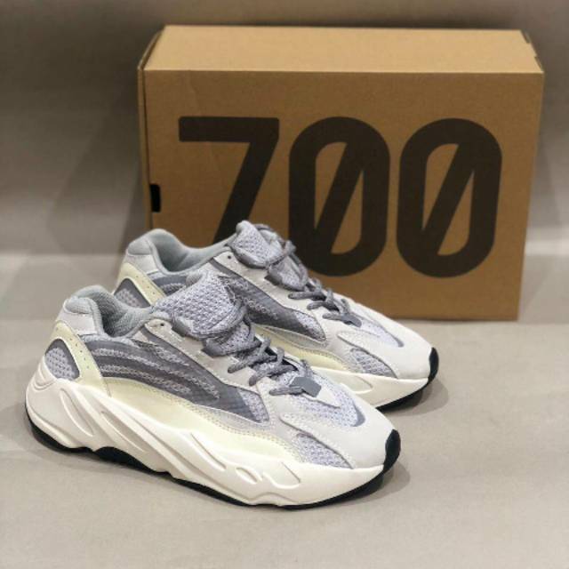 Adidas Yeezy Boost 700