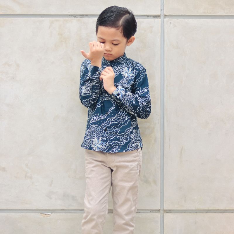 BatikBule Kemeja Batik Anak hitamHijau dan Navy slimfit