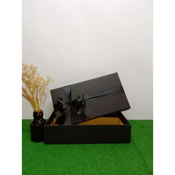 

Kotak Hadiah // Kotak Box // 23x12x5cm // Berpita