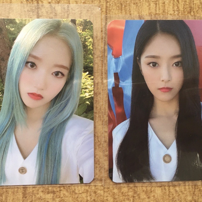 LOONA 12:00 photocard pc hyunjin gowon