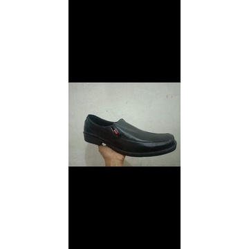 sepatu slop pria dewasa