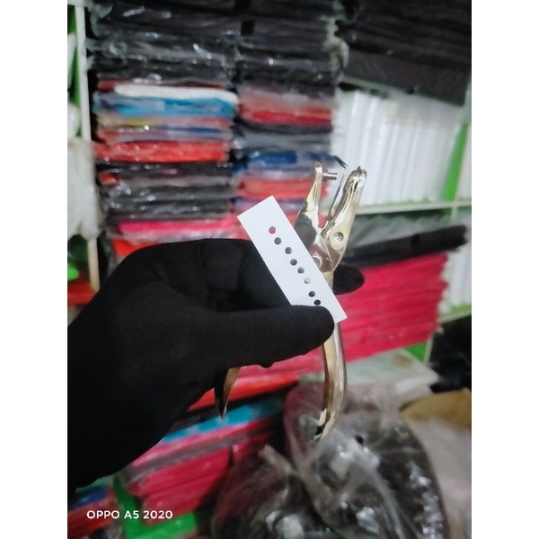

Alat pelubang pembolong kertas hangtag lubang kecil sekali
