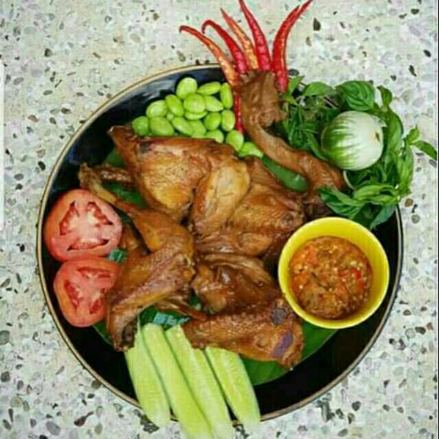 

Frozen Food Ayam Madu Saung Gunung Jati (1 Ekor )
