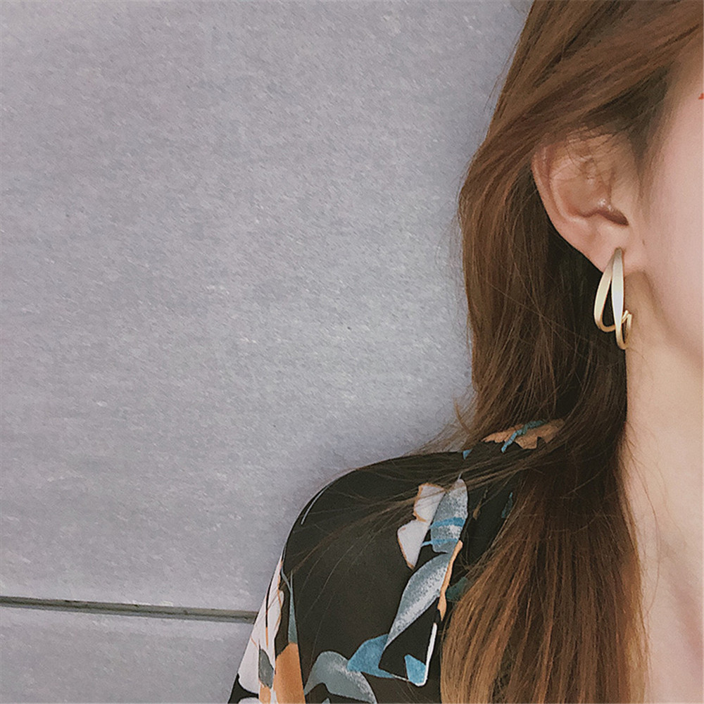 【COD Tangding】Korea Double-layer C-shaped Earrings Female Personality Simple Metal Simple Line Earstuds