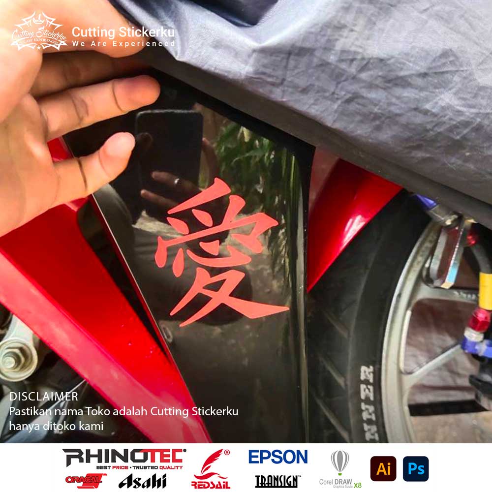 Cutting Stiker Kanji Love Variasi Motor Mobil Sticker Timbul Keren Nyala Dasbor Spakbor Visor Body Kaca Helm Hologram Reflective Tahan Air Bodi Samping Nama Scoopy Vario Beat NMAX PCX Vespa Aesthetic Pickup Anime Windshield Kustom Racing Modif