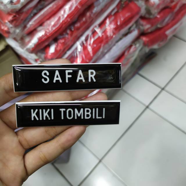 

Papan nama dada Grafir lapis fiber ukuran 2×8cm -PAKU