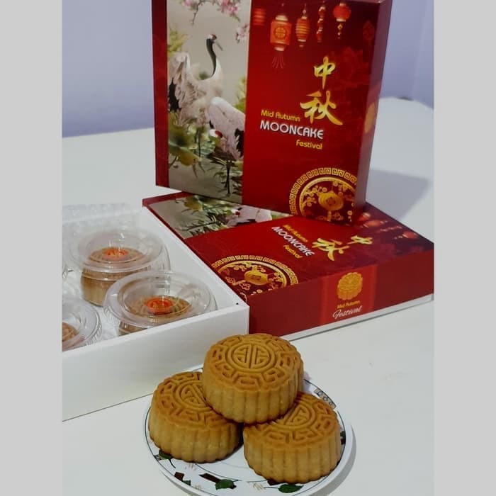 

FREE GOJEK - EXCLUSIVE BOX Moon Cake Home Made Kue Bulan Pia isi 4 pcs - Original Pandan