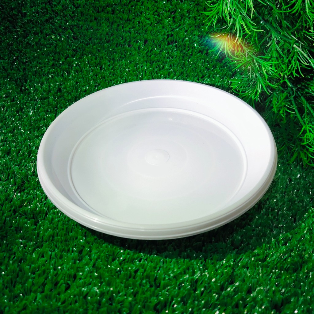 Tatakan pot diameter 20cm warna putih. Bahan plastik bagus