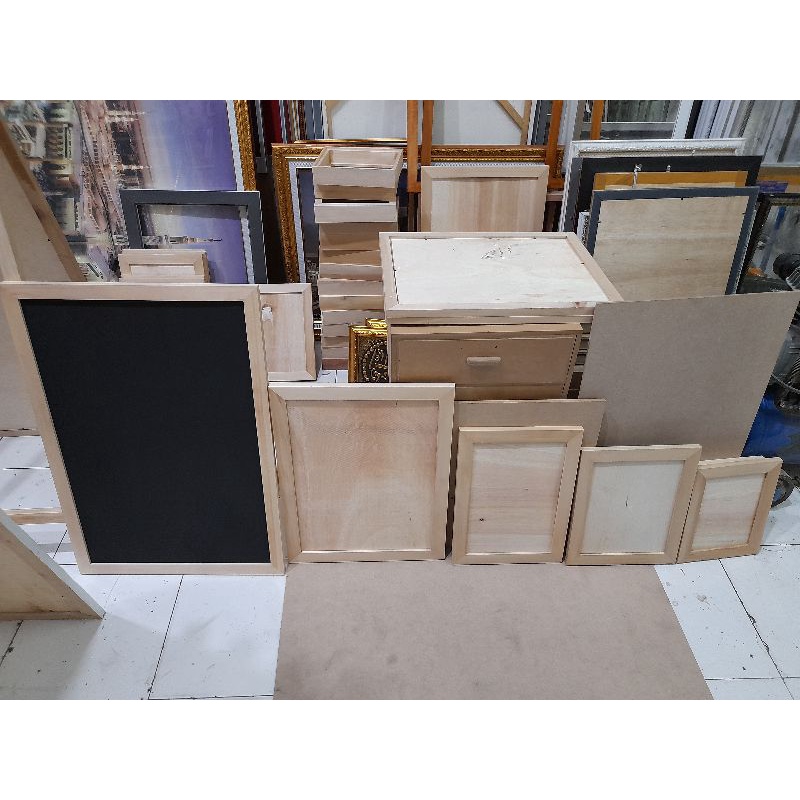 Bingkai A3/A3+ pigura kayu+kaca+gantungan