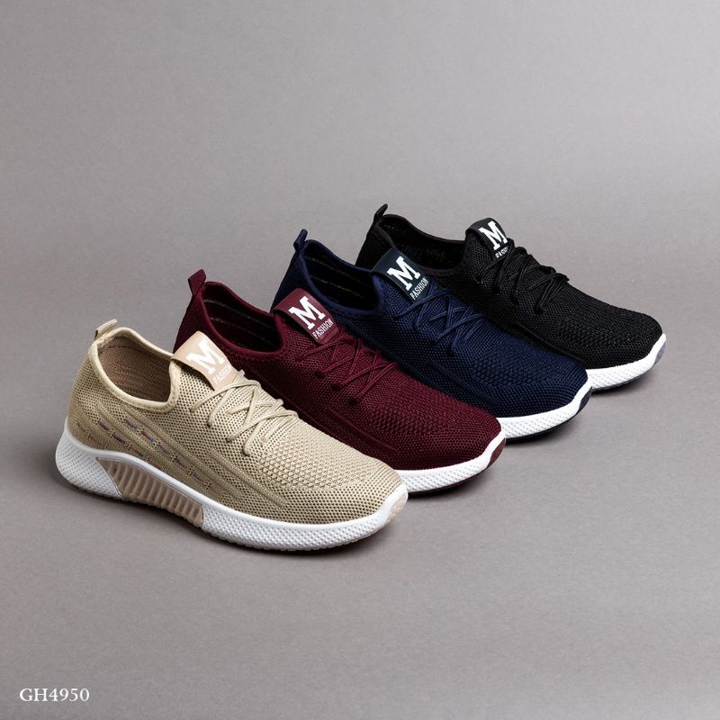 F A S H I O N  Flyknit Sneakers. ( bdg ) GH4950.