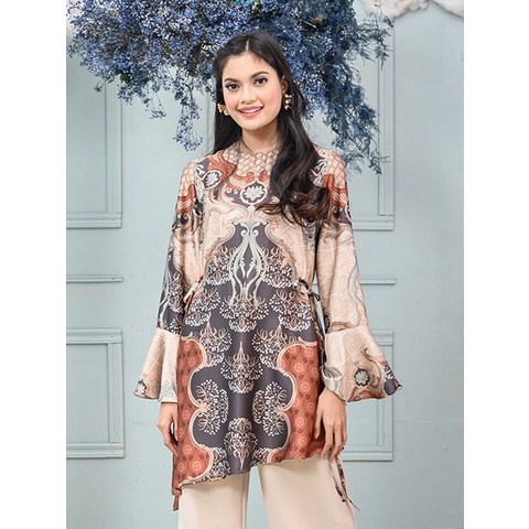 Hailey Tunic in Sun Baked - Wearing Klamby