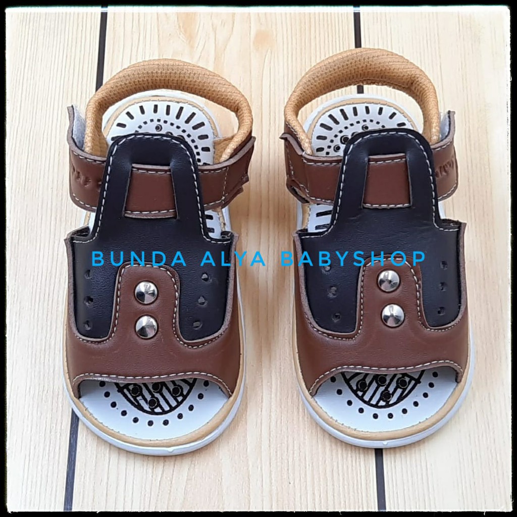 Sandal Anak Laki Bunyi Toet Usia 8 Bulan 1 Tahun - Sandal Anak Karet Anti Licin COKLAT MUDA 23 -26