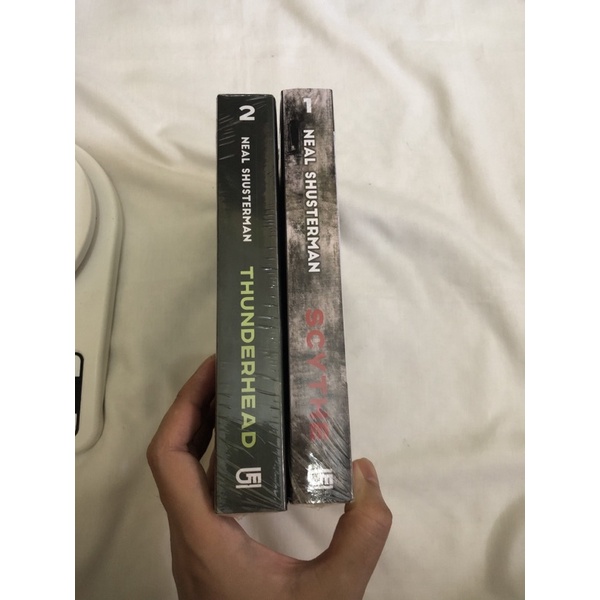 paket novel scythe dan thunderhead