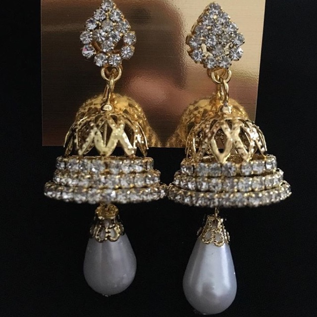 Anting lonceng cinta India