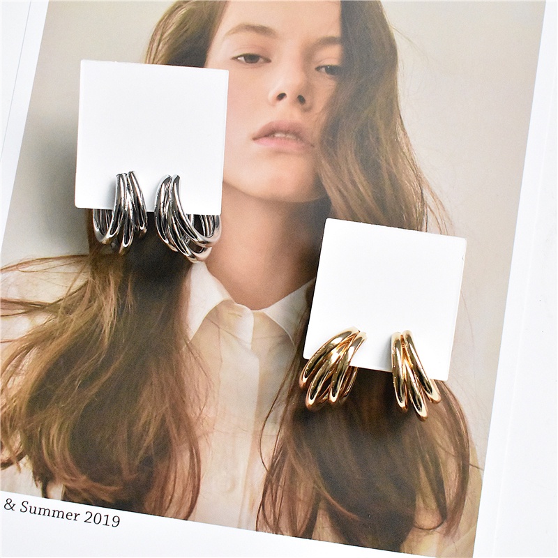 Anting Bentuk C Multilayer Gaya retro