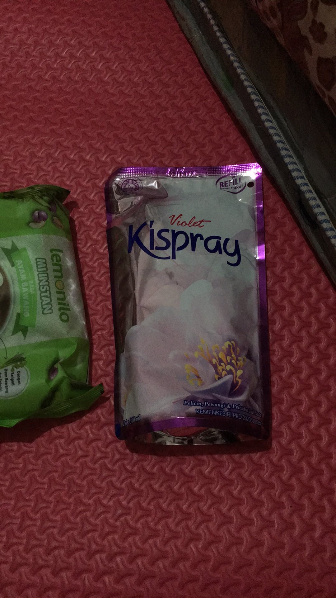 Kispray Pengharum Pakaian Reffill 300ml