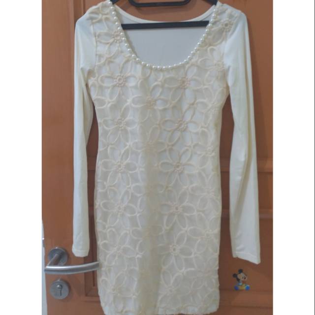 Gaun pesta wanita pendek