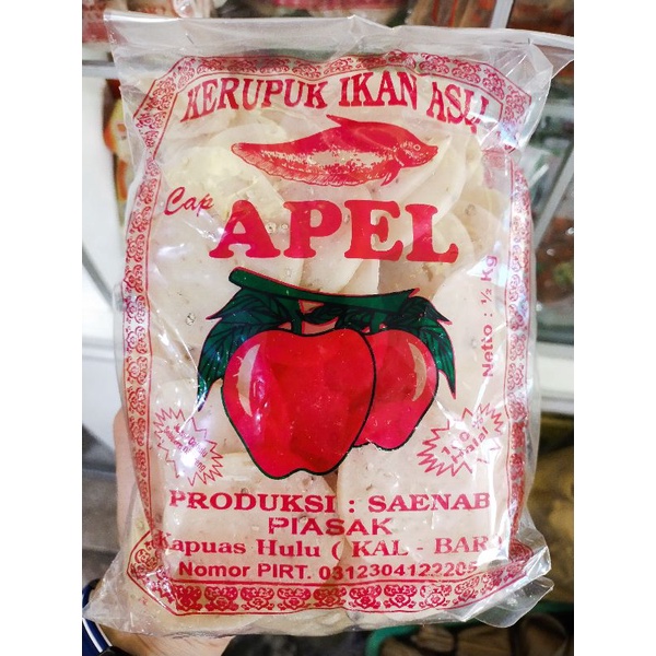 

Kerupuk Ikan cap Apel dari Piasak Kapuas Hulu