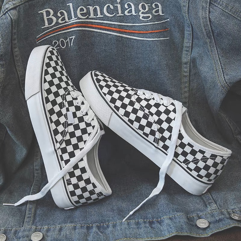 HIGHLAND sepatu jalan pria sepatu casual cowok sneakers pria terbaru slip on checkerboard premium  sepatu kain MC305