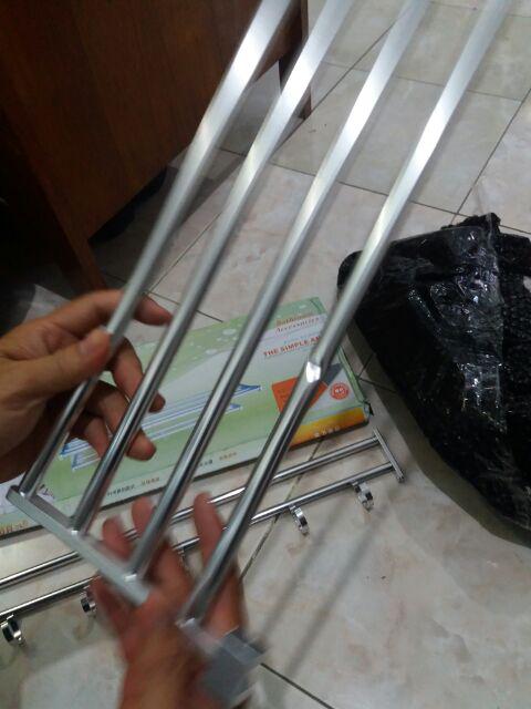 Rak Handuk Berkait Portabel 2 Susun Menempel Pada Dinding Bahan Aluminium 4.1!