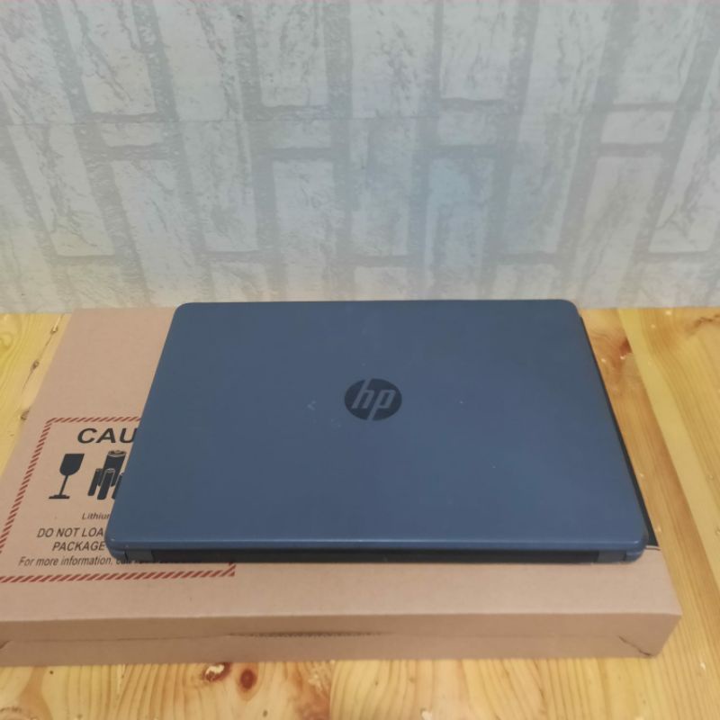 Laptop HP 240 G6 Cor i3-6006U Ram 4GB/HDD 500GB DobleVga Amd Radeon M330 2GB Windows 10 siap pakai