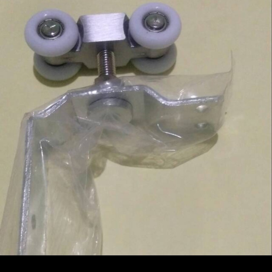 Roda Atas pintu Lipat