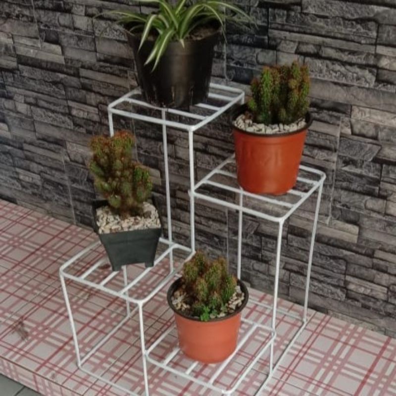 rak pot tanaman besi tingkat 4