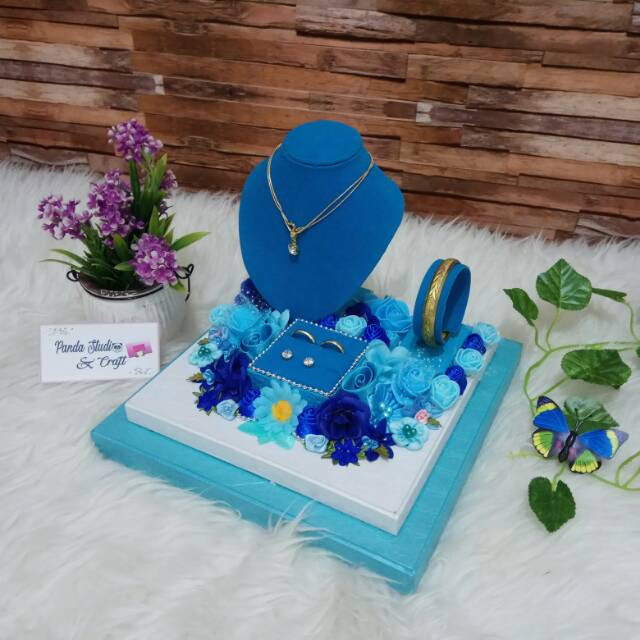 Manekin perhiasan/ box lamaran/ kotak lamaran/ kotak hantaran/ kotak perhiasan/ manekin lamaran