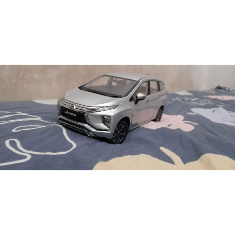 Diecast mobil Xpander miniatur Mitshubishi Xpander skala 1:18 open doors harga murah