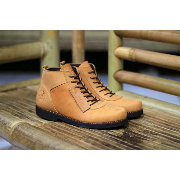 sepatu kulit wolf golden tan