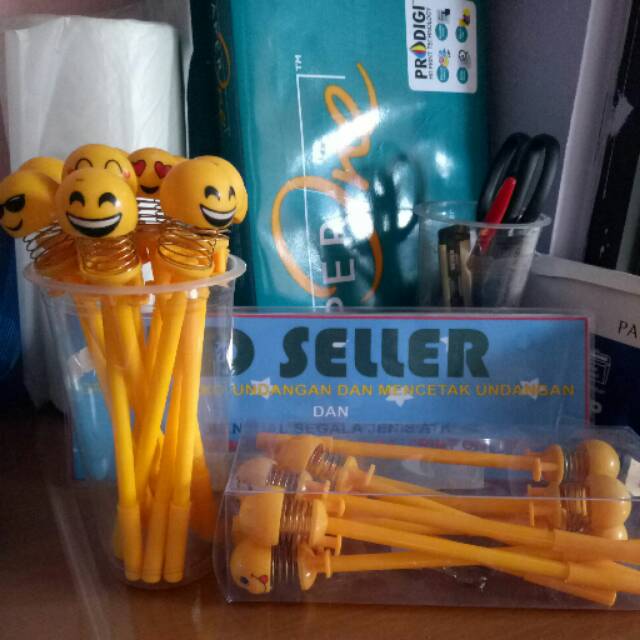 

PENA EMOJI WARNA HITAM