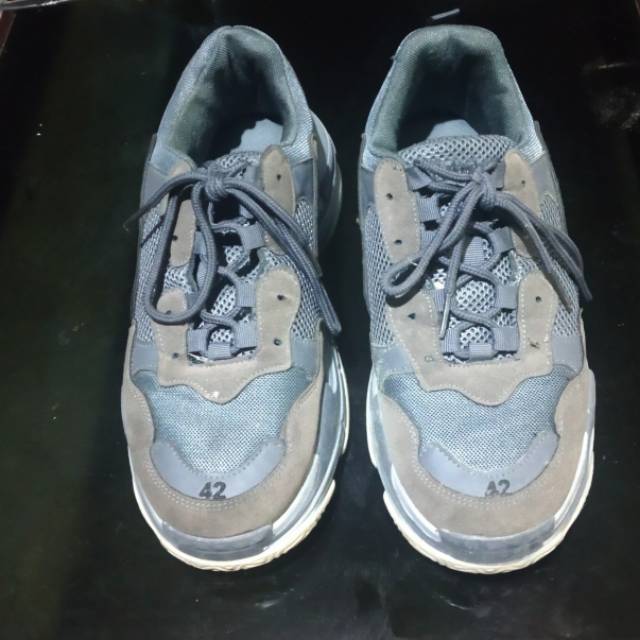 Sepatu balenciaga